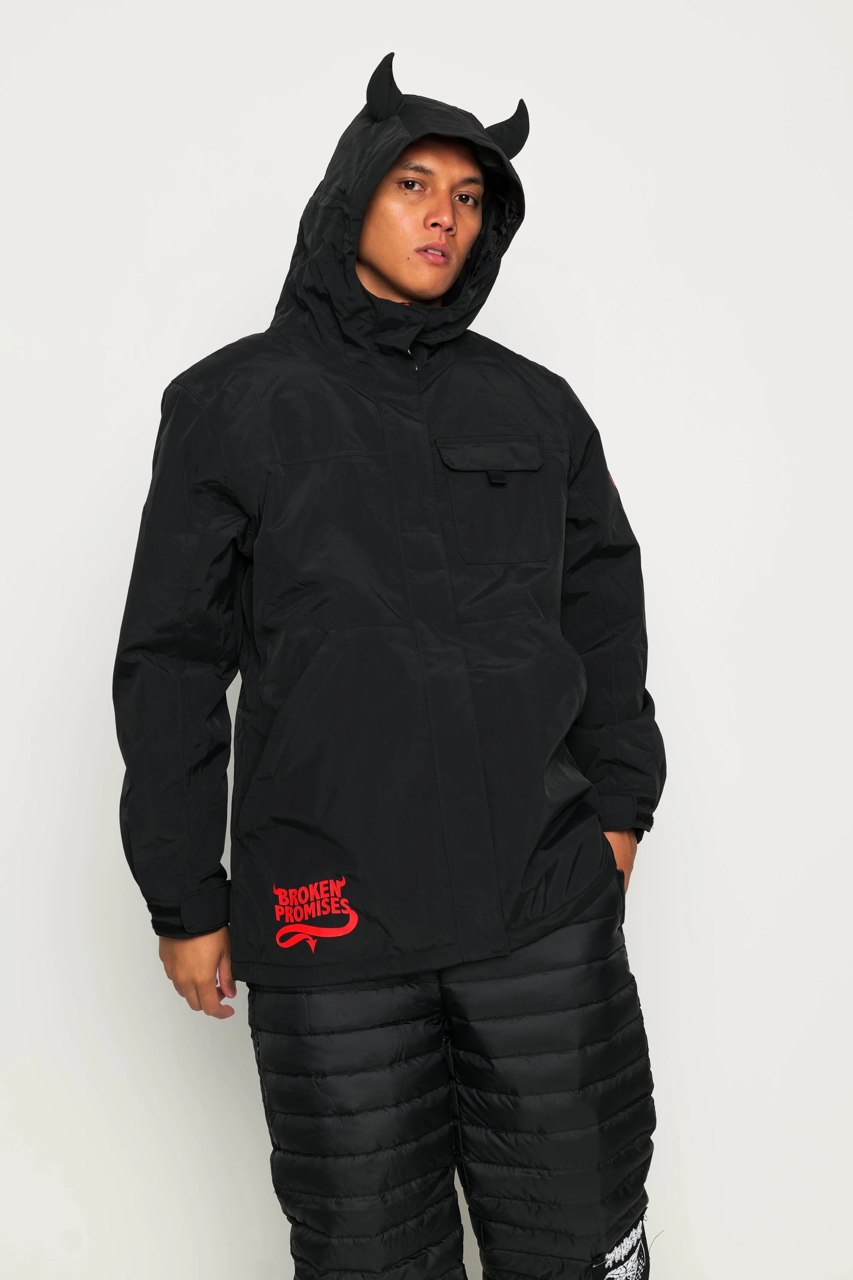 23/24 Graveyard Horn Snow Jacket Black