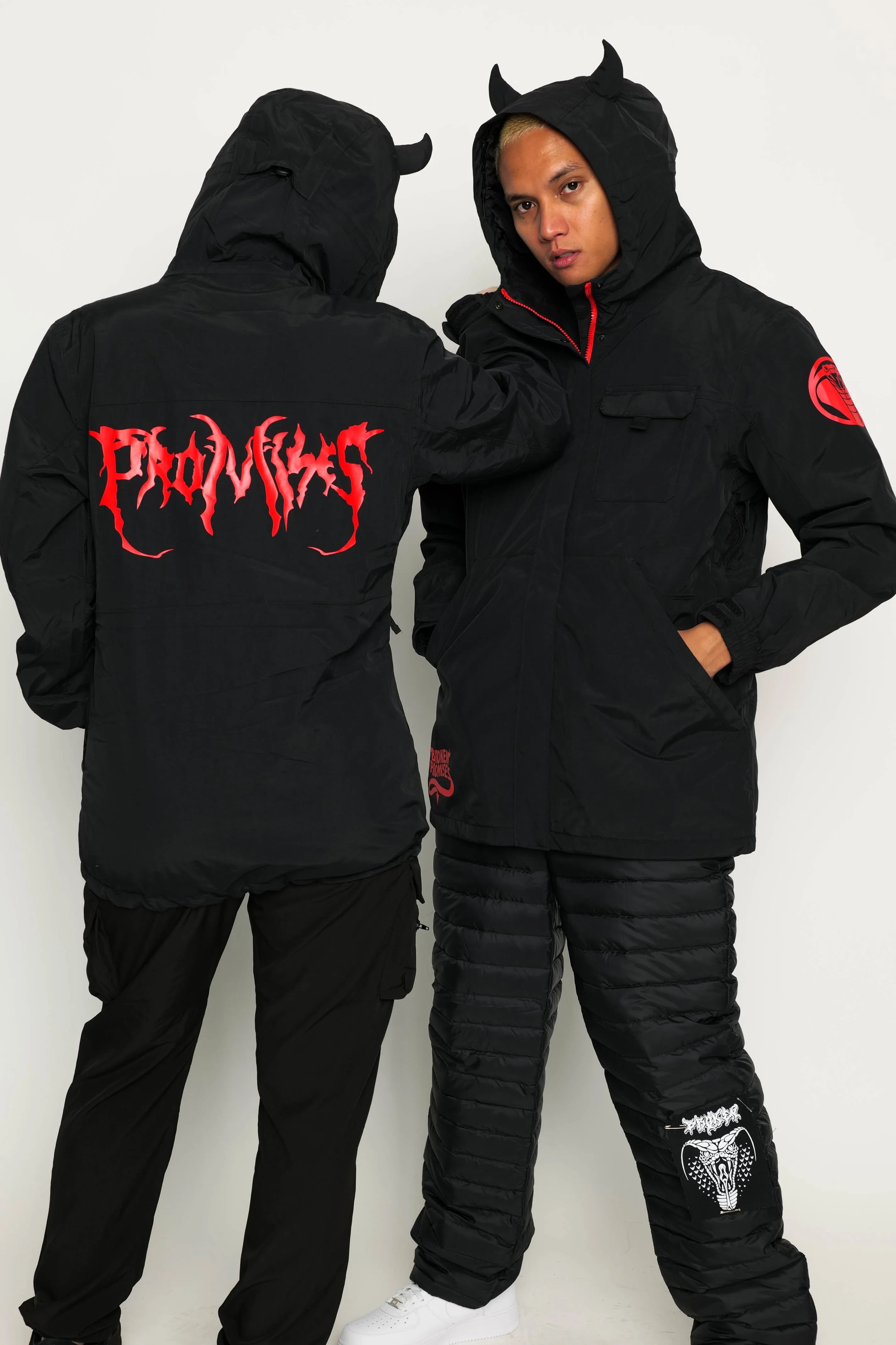 23/24 Graveyard Horn Snow Jacket Black