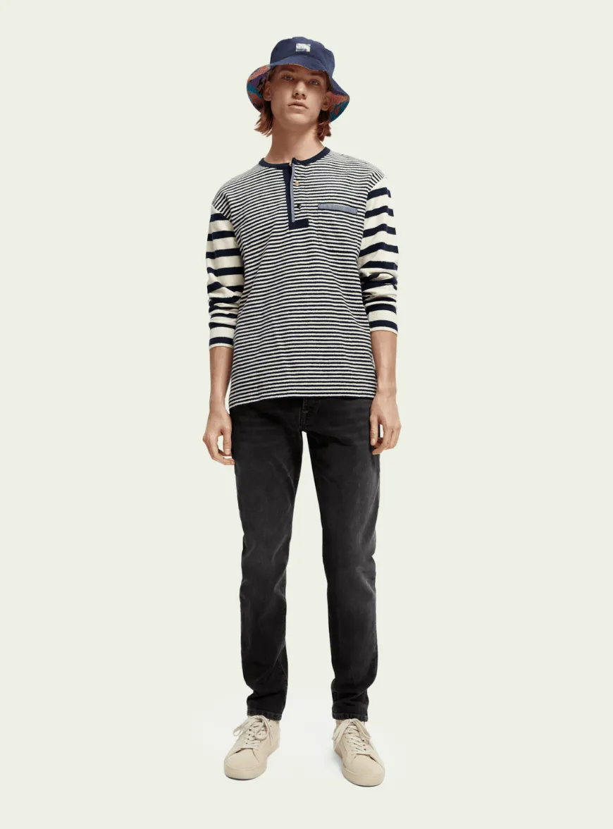 SCOTCH&SODA - Structured Long-Sleeved Grandad T-shirt in Organic Cotton