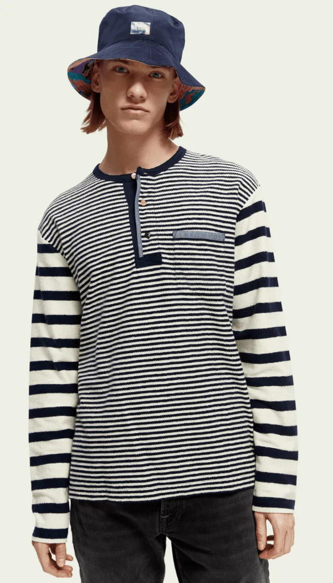 SCOTCH&SODA - Structured Long-Sleeved Grandad T-shirt in Organic Cotton