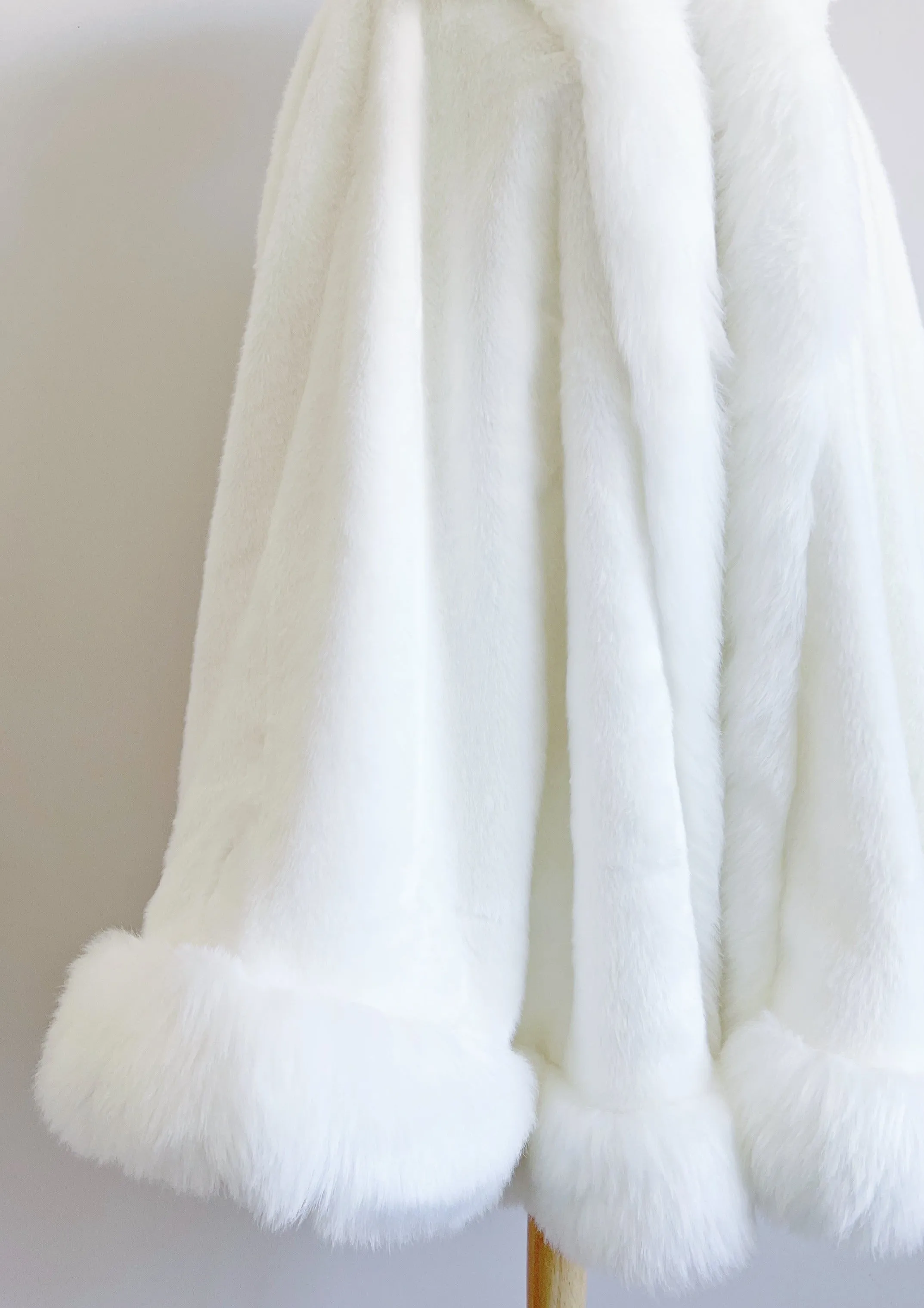 Super Warm Ivory White Faux Fur Cape (SJuliet Wht01)